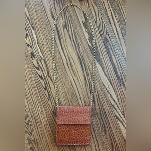Elegant Tan Croc-Embossed Chain Bag